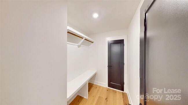 Building Photo - 313 E Peterson Dr