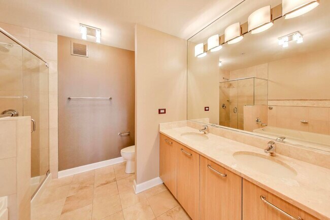 Building Photo - 420 E Waterside Dr