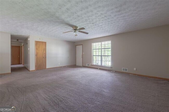 Building Photo - 310 Summerwood Dr