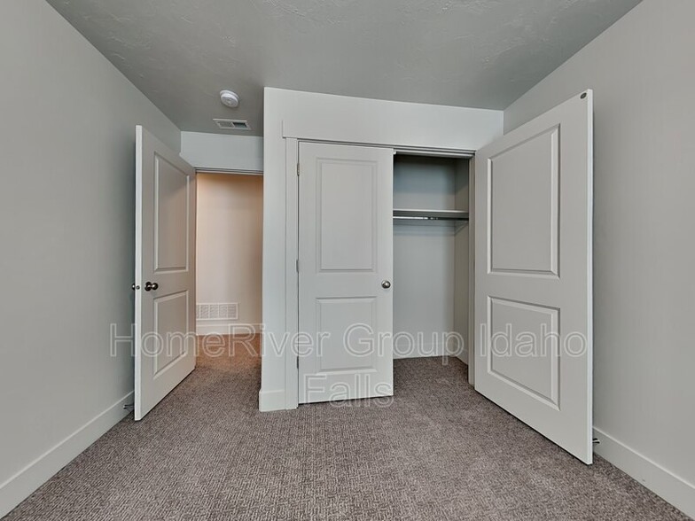 Building Photo - 651 S 2400 W