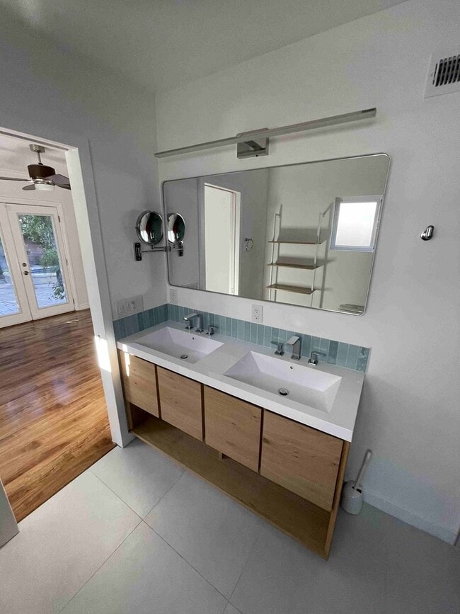 Building Photo - UPGRADED SMART HOME IN PRESTIGIOUS ENCINO VILLAGE!