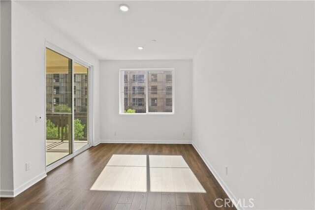 Building Photo - 960 N Tangent Privado