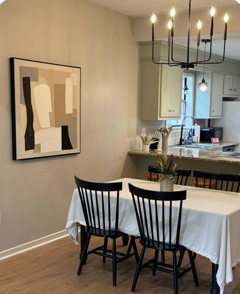 Dining room open plan into kitchen and living room - 7008 Copper Cove