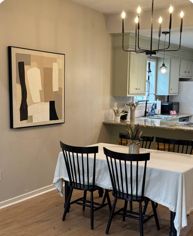 Dining room open plan into kitchen and living room - 7008 Copper Cove