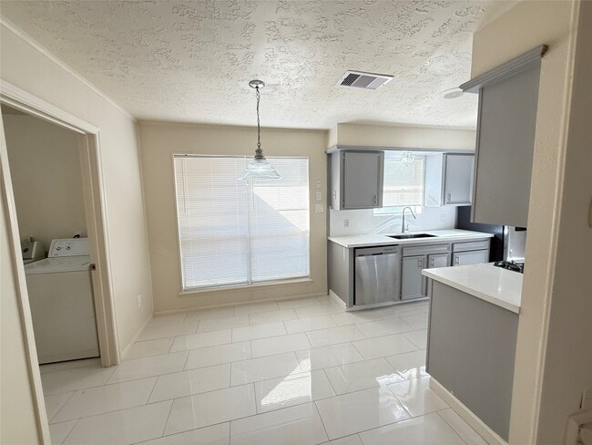 Building Photo - 12023 Sagecliff Dr