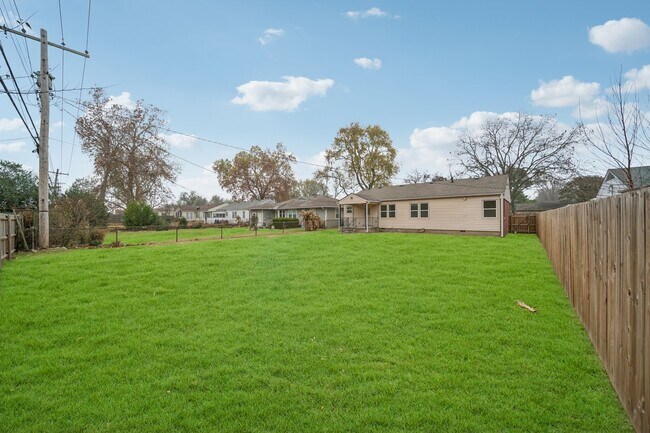Building Photo - Stunning Updated One Story Home in Popular Brookside of Midtown Tulsa