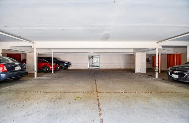 Building Photo - 615 Kipling St