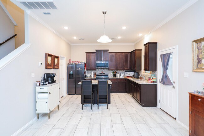 Building Photo - 303 Rockpile Creek Ln