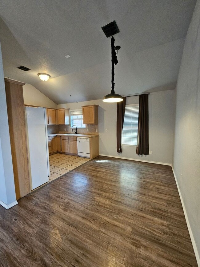 Building Photo - (3) Bed/(2) Bath SE Norman Available NOW!