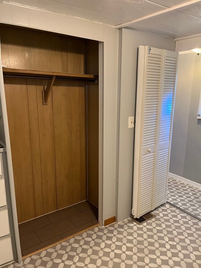 Building Photo - 9441 Teak St