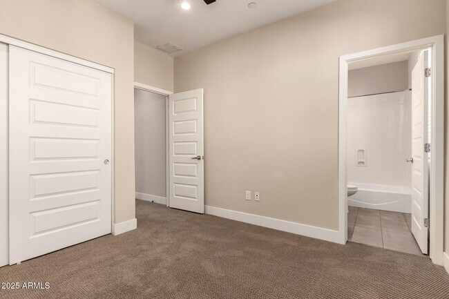 Building Photo - 820 N 8th Ave