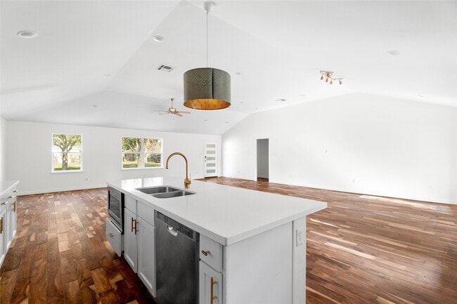 Building Photo - 5515 Warm Springs Rd