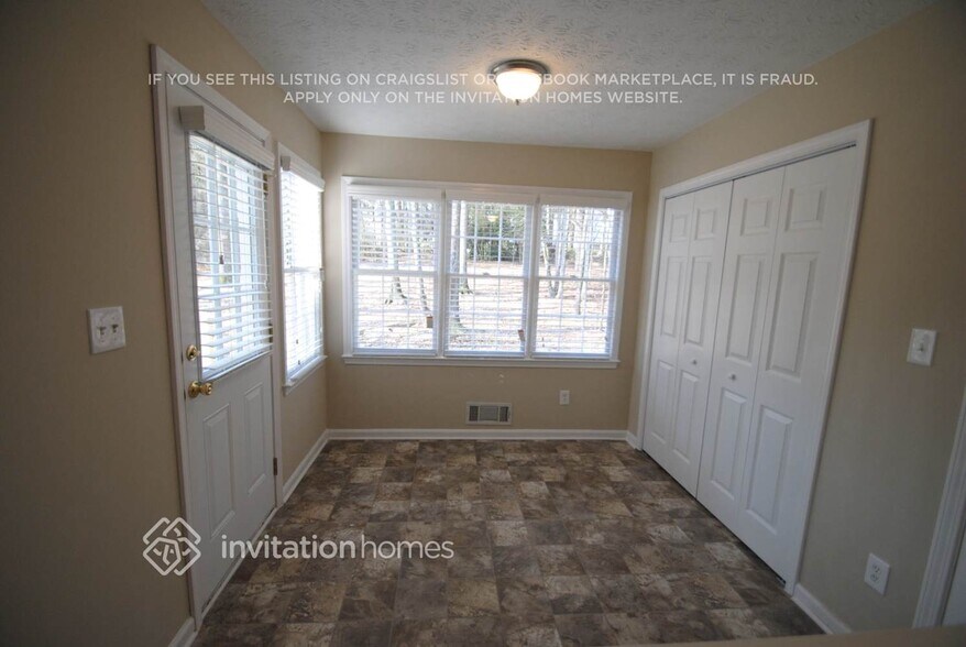 Building Photo - 1515 Summit Chase Dr SW
