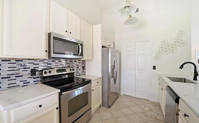 Building Photo - 707 Augusta Cir