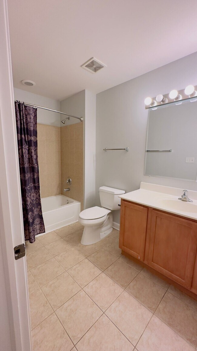 Building Photo - 1128 Bartholdi Ct