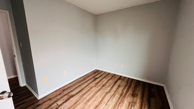 Building Photo - 10211 Ridgeline Dr