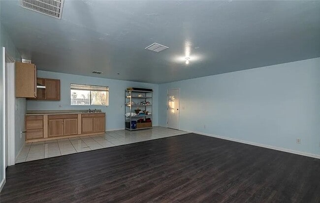 Building Photo - Very Comfortable 1 Bed 1 Bath House