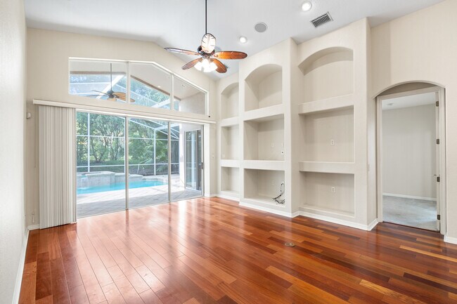 Building Photo - 27417 Silver Thatch Dr