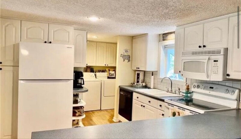 Building Photo - 148 Pine Tree Path