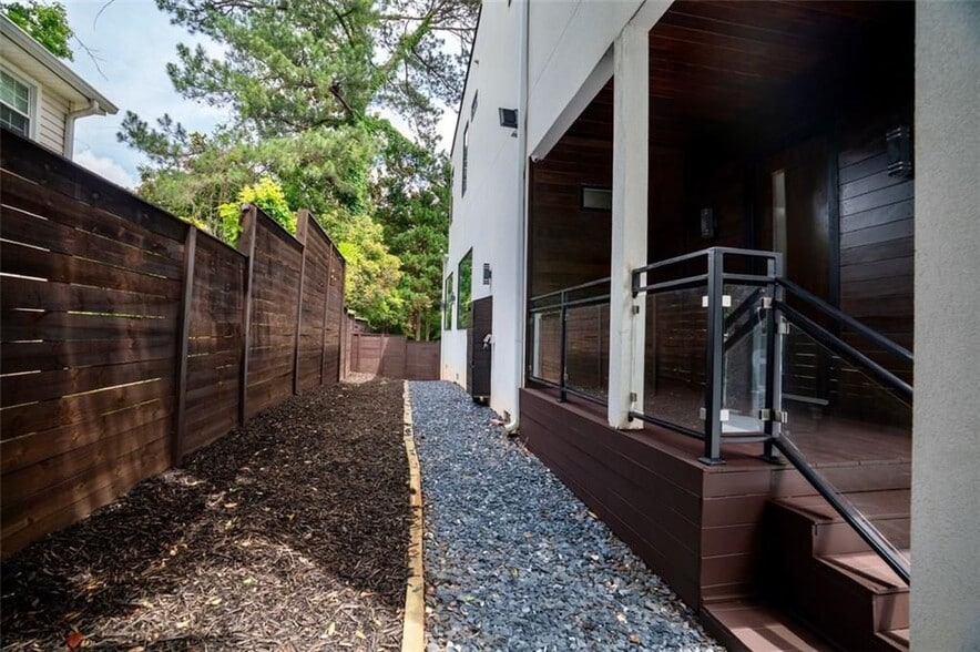 Building Photo - 1099 Vista Trail NE