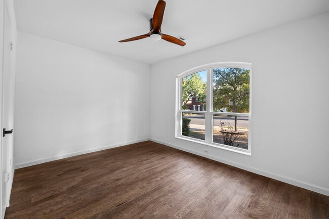 Building Photo - 6408 Back Bay Ln