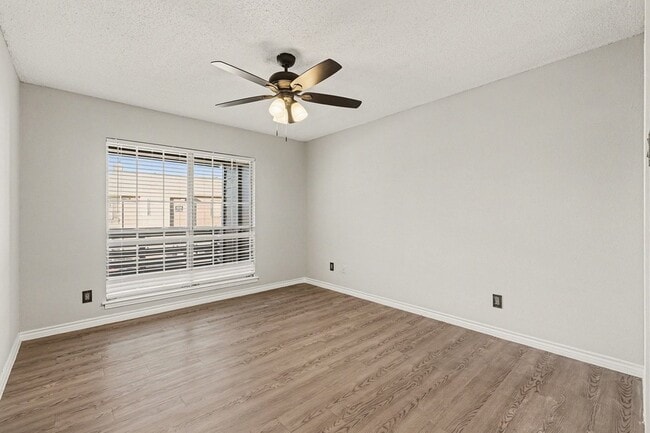 Building Photo - 3621 W Northgate Dr