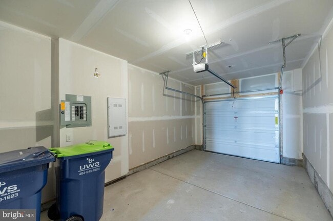 Building Photo - 713 Platinum Dr