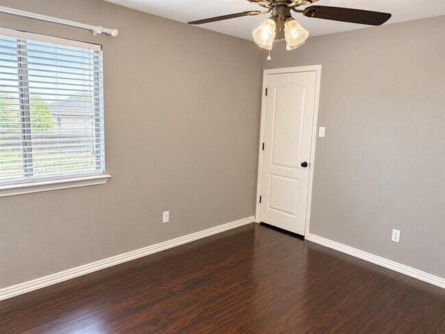 Building Photo - 2813 Cortez Dr