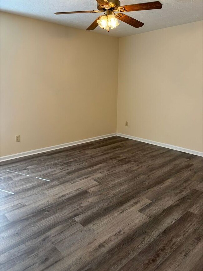 Building Photo - 3816 Hagge St