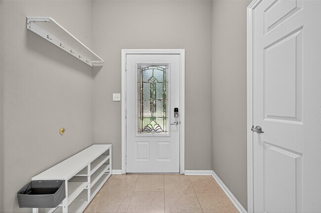 Building Photo - 6719 Woodland Oaks