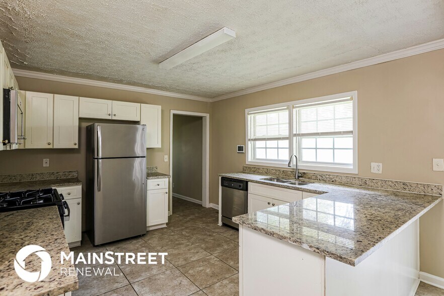 Building Photo - 3545 Ingledale Dr SW