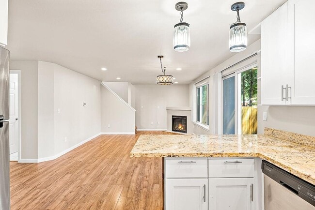Building Photo - Updated 3 Bed Home for Rent in Lacey | Vau...