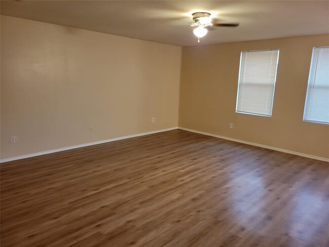 Building Photo - 1006 Hollow Oak Rd