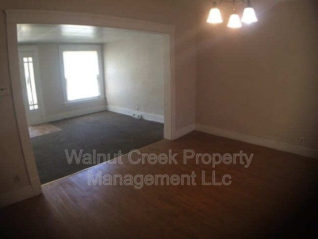 Building Photo - 2105 E 31st St