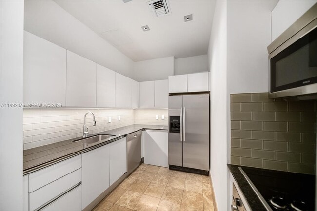 Building Photo - 1050 Brickell Ave