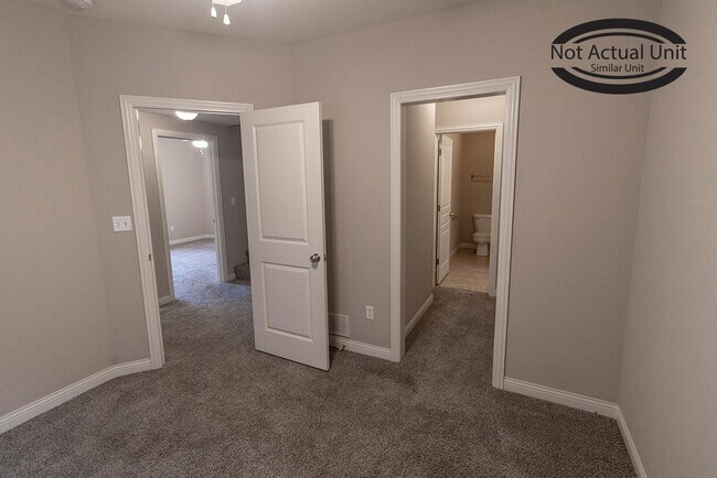 Building Photo - 7392 Arratt Ct