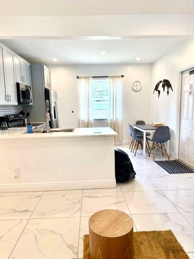 Building Photo - 133 SW 22nd Terrace