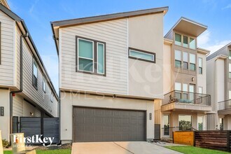 Building Photo - 381 N Centro Cir