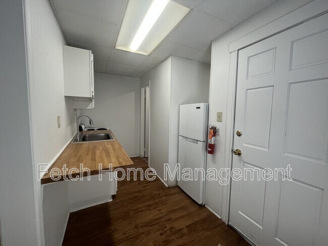 Building Photo - 521 Lehman St