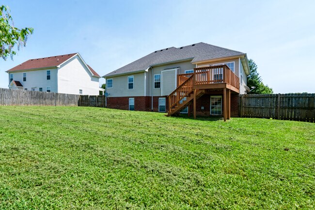 Building Photo - Flagstone Drive