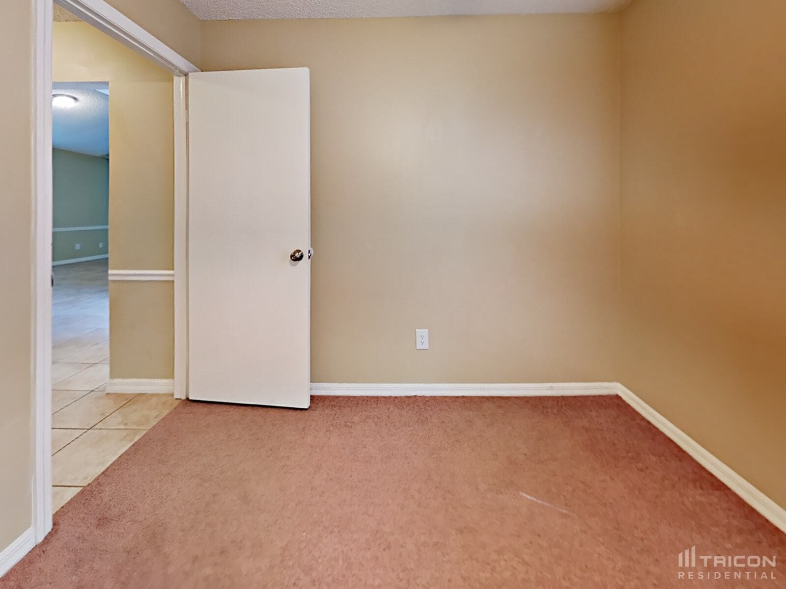 Building Photo - 1028 Hardwood Dr