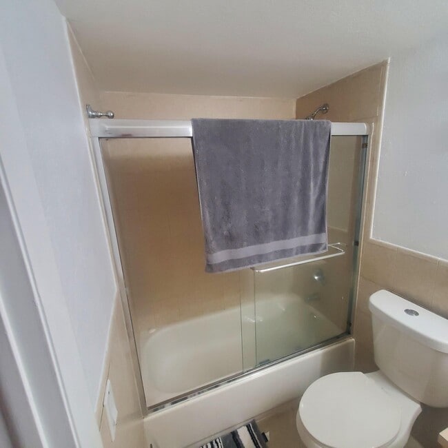 Building Photo - 7151 Miami Lakes Dr