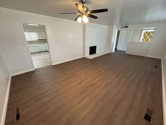 Building Photo - 1331 S Chatham St