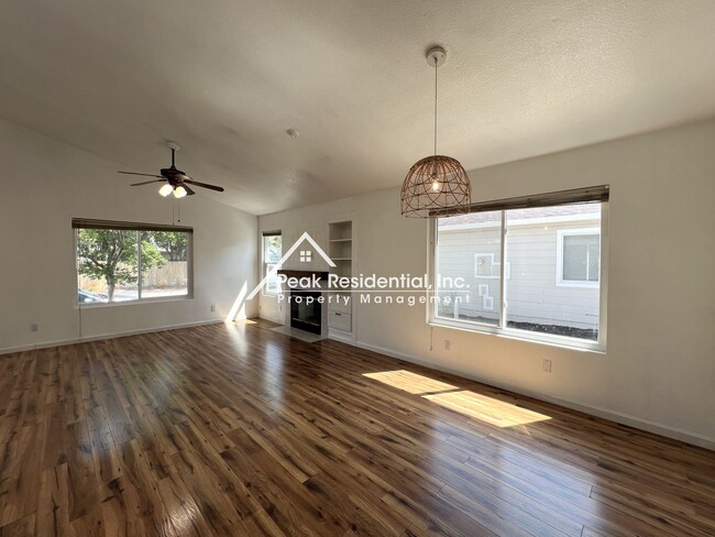 Building Photo - Wonderful 3bd/2ba Elk Grove Home with Garage!