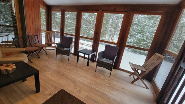 Building Photo - 140 Paquette Cir