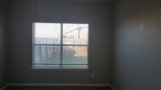 Building Photo - 133.135 Marvin Cove