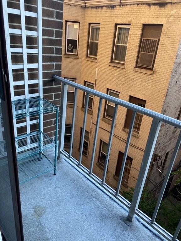 Building Photo - 1856 Beacon St