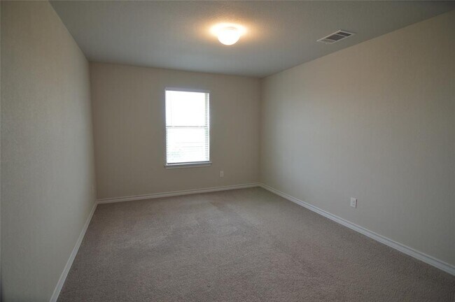 Building Photo - 212 Magna Ln