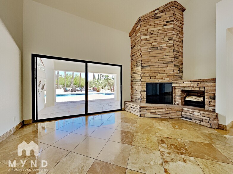 Building Photo - 8260 E Sutton Dr