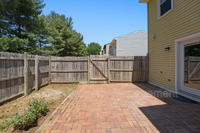 Building Photo - 5239 Daffodil Dr